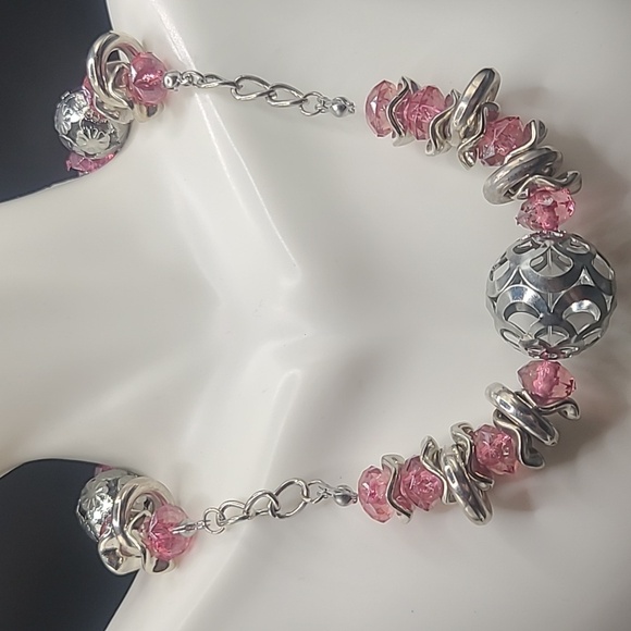 Silver tone pink beaded necklace - Picture 3 of 8